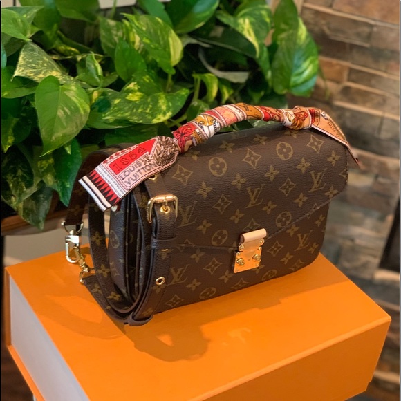 Louis Vuitton Pochette Metis - Picture 7 of 16